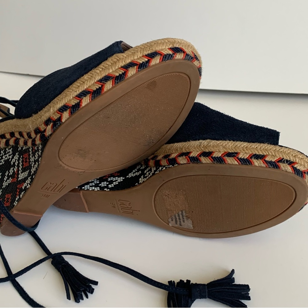 CAbi Isla Wedge Sandals Size 9M Navy Blue Ikat Suede Ankle Tie Tassels - Picture 7 of 11